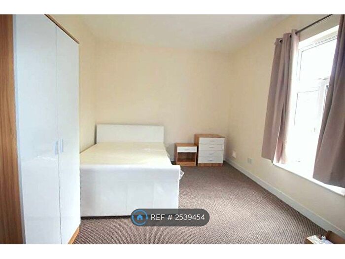 5 Bedroom Terraced House To Rent In Commercial Road, Bedford, MK40