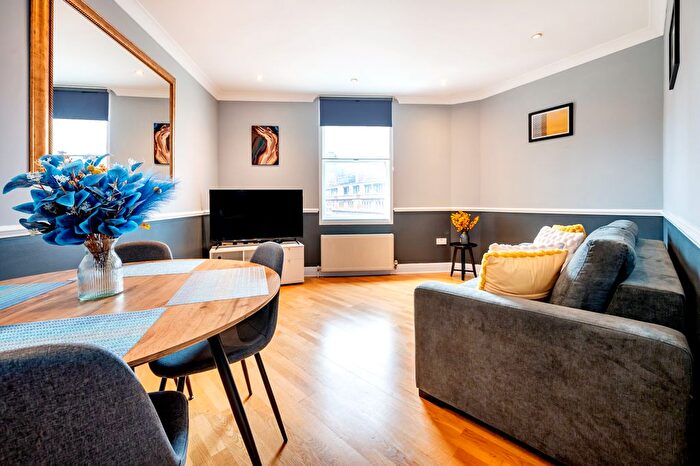 1 Bedroom Flat For Sale In Shaftesbury Avenue, London, WC2H