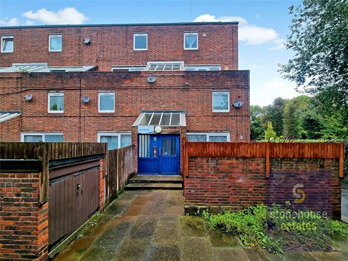 3 Bedroom Flat To Rent In Beachcroft Way, Archway, London, N19