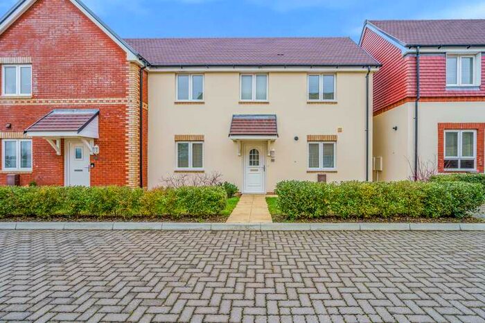 3 Bedroom Semi-Detached House To Rent In Abrams Way, Havant PO9