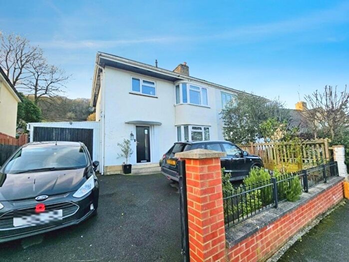 3 Bedroom Semi Detached House For Sale In Cambridge Avenue, Dursley, GL11
