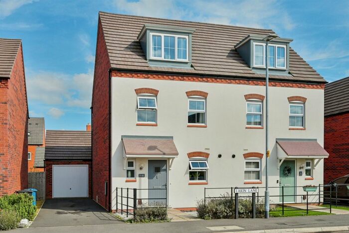 3 Bedroom Town House For Sale In Lakin Lane, Fradley, Lichfield, WS13
