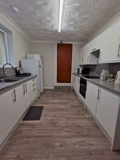 4 Bedroom House To Rent In St. Helens Avenue, Bynmill, Swansea, SA1