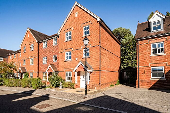 4 Bedroom Detached House For Sale In Fitzroy Place, Reigate, RH2
