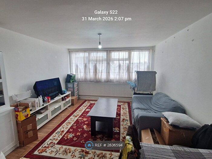 2 Bedroom Maisonette To Rent In Sandra Close, London, N22