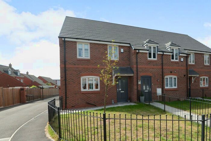 3 Bedroom End Of Terrace House To Rent In Seven Acres Close, Uttoxeter, ST14