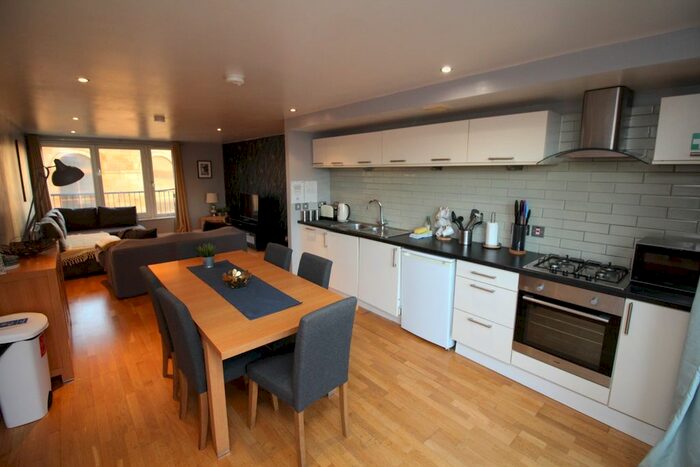 2 Bedroom Flat To Rent In Bell Street, Merchant City, Glasgow, G4