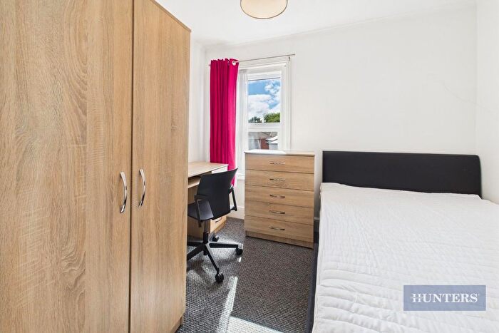 5 Bedroom Semi-Detached House To Rent In Newcombe Road, Southampton, SO15