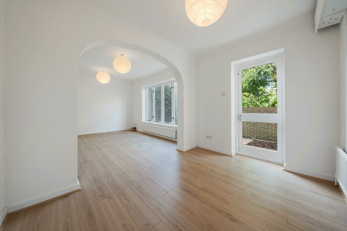 3 Bedroom Terraced House To Rent In Jutland Close, N19