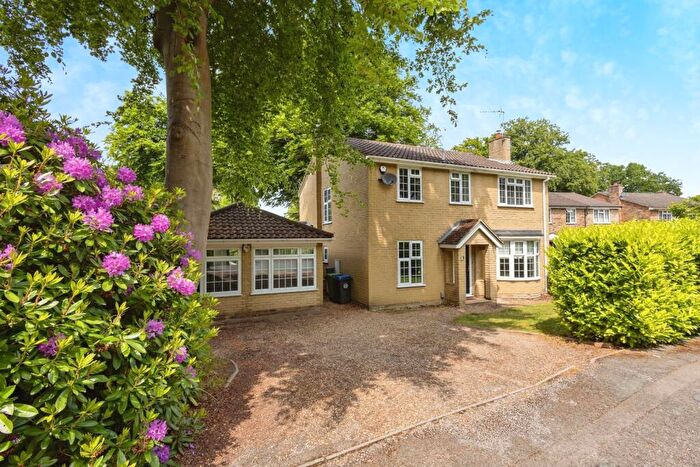 4 Bedroom Detached House For Sale In Shalbourne Rise, Camberley, Surrey, GU15