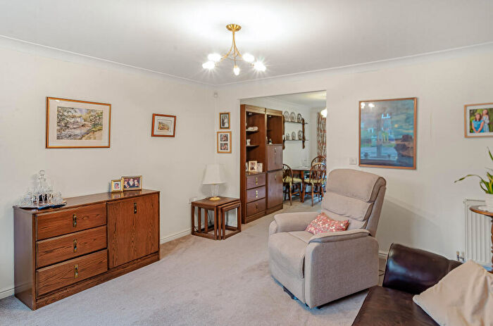 3 Bedroom End Of Terrace House For Sale In Excalibur Way, Chesterfield, S41