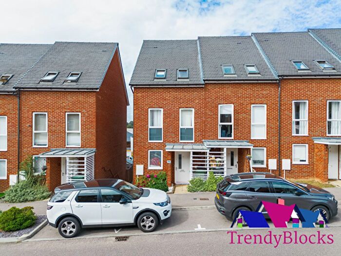 4 Bedroom Semi-Detached House For Sale In Burroughs Drive, Dartford, DA1