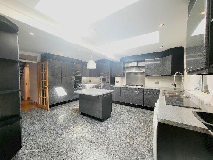 5 Bedroom Detached House To Rent In Waterbrook Lane, Hendon, NW4