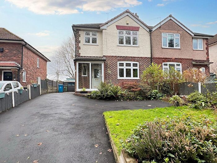 3 Bedroom Semi-Detached House For Sale In Pump Lane, Halton, WA7