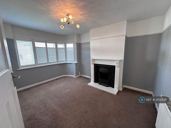 2 Bedroom Flat To Rent In Eversley Avenue, Bexleyheath, DA7