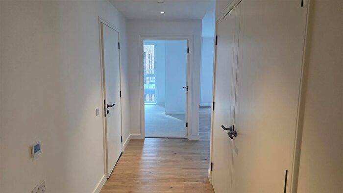 2 Bedroom Flat To Rent In Samara Drive, Southall, UB1