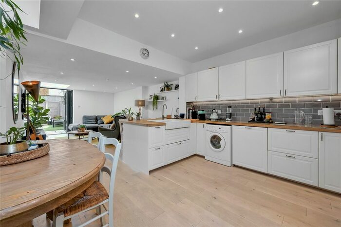 3 Bedroom End Of Terrace House To Rent In Heath Road, Weybridge, Surrey, KT13