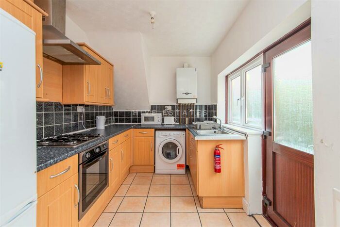 2 Bedroom Flat To Rent In Helmsley Road, Sandyford, Newcastle Upon Tyne, NE2
