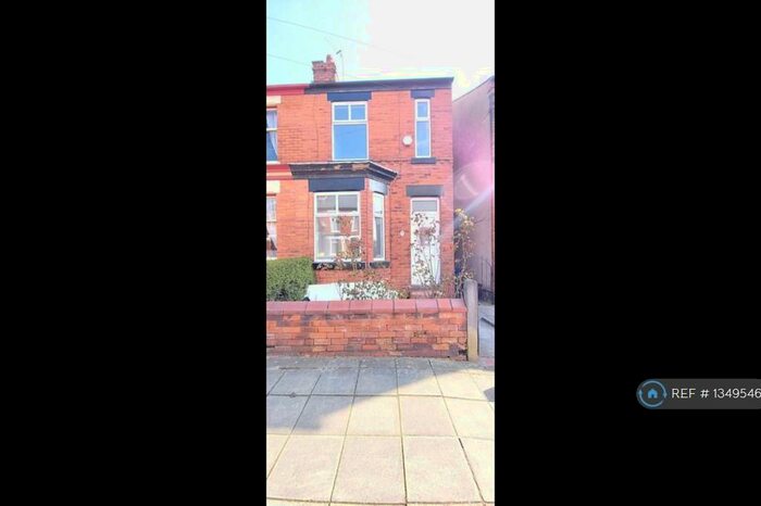 2 Bedroom Semi-Detached House To Rent In Crescent Road, Stockport, SK1
