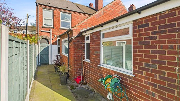 2 Bedroom End Of Terrace House For Sale In Halesowen Road, Cradley Heath, B64