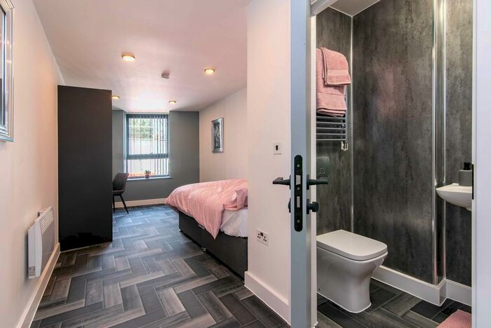 6 Bedroom Apartment To Rent In High Road, Beeston, NG9