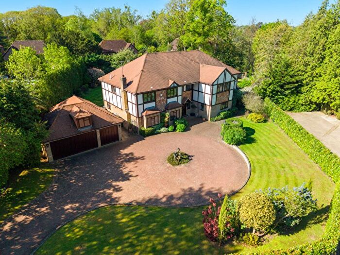 5 Bedroom Detached House For Sale In Lakeside Drive, Stoke Poges, Buckinghamshire, SL2