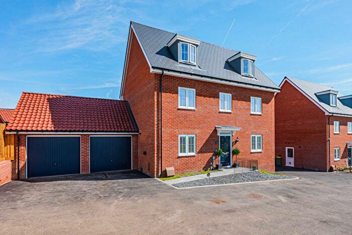 5 Bedroom Detached House For Sale In Langley Mews, Rayleigh, SS6