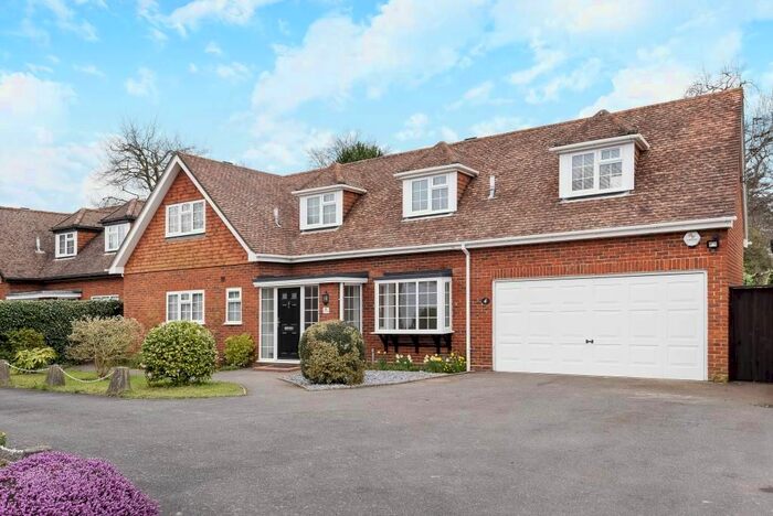 3 Bedroom Detached House To Rent In Tudor Park, Amersham, HP6