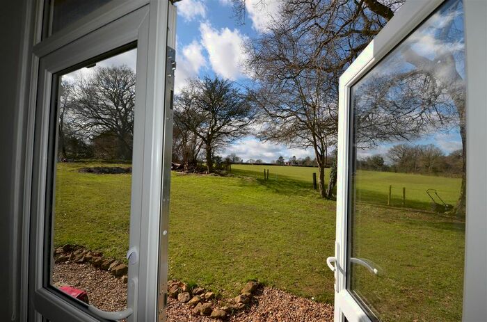 1 Bedroom Flat To Rent In Chesham Lane, Lee Gate, Great Missenden, HP16