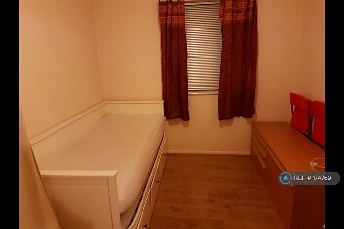 2 Bedroom Flat To Rent In Chamberlayne Avenue, London, HA9