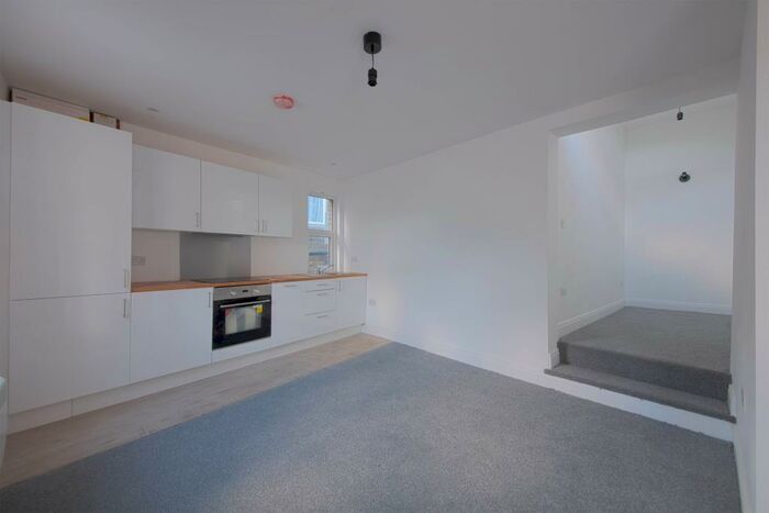 Studio To Rent In Queen Street, Maidenhead, SL6