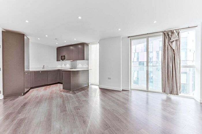 2 Bedroom Flat To Rent In Tennyson Apartments, East Croydon, Croydon, CR0