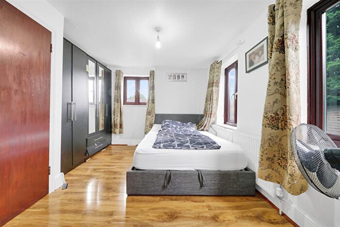 2 Bedroom End Of Terrace House For Sale In Stonechat Square, London, E6