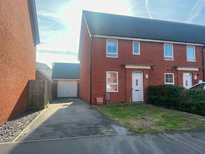 3 Bedroom End Of Terrace House To Rent In Catalina Close, Lee-On-The-Solent, Hampshire, PO13