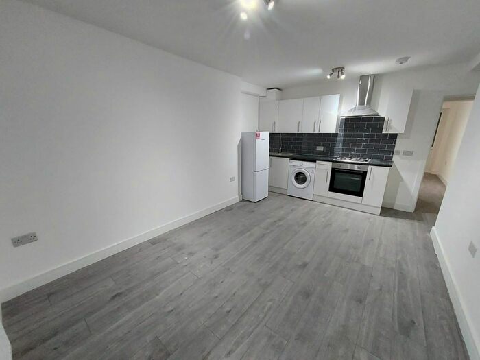 1 Bedroom Flat To Rent In Bromley Road, London N17