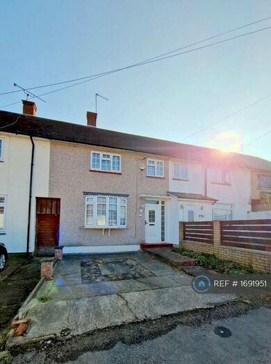 2 Bedroom Terraced House To Rent In Newbury Gardens, Romford, RM3