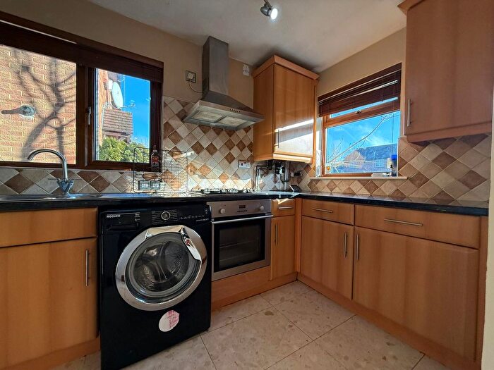 2 Bedroom End Terrace House For Sale In Springfield Road, Luton, LU3