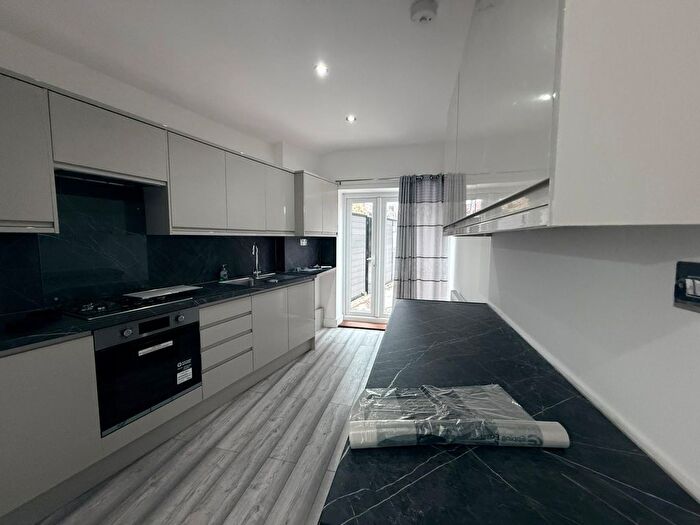 3 Bedroom Terraced House To Rent In Ilford, IG4