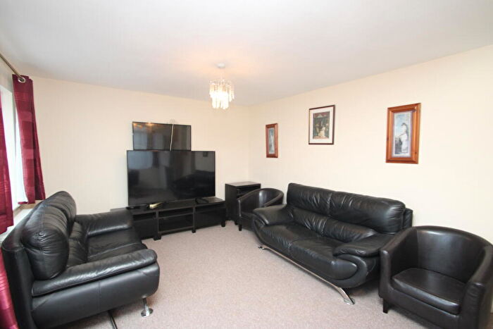 3 Bedroom Flat To Rent In Chatsworth Road, Croydon, CR0