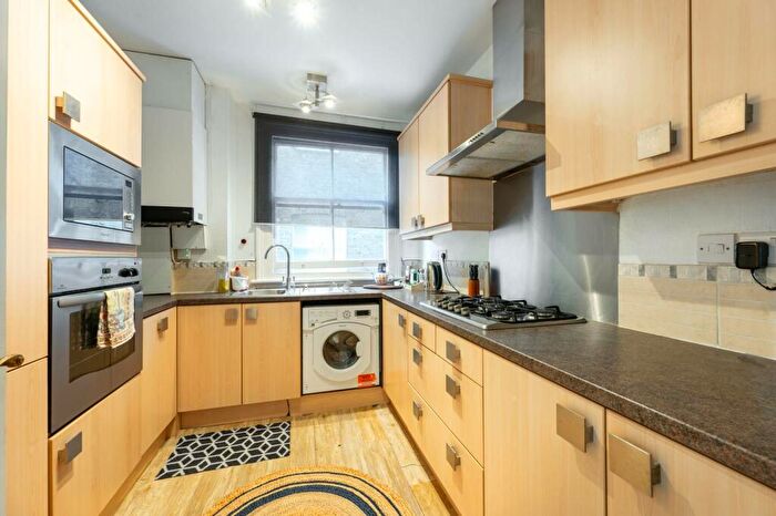 2 Bedroom Flat To Rent In Okehampton Road, Kensal Rise, London, NW10