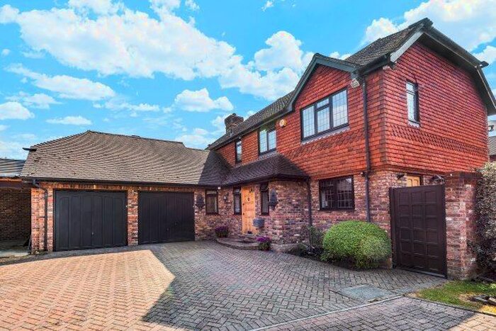 4 Bedroom Property To Rent In Bay Tree Close, Bromley BR1