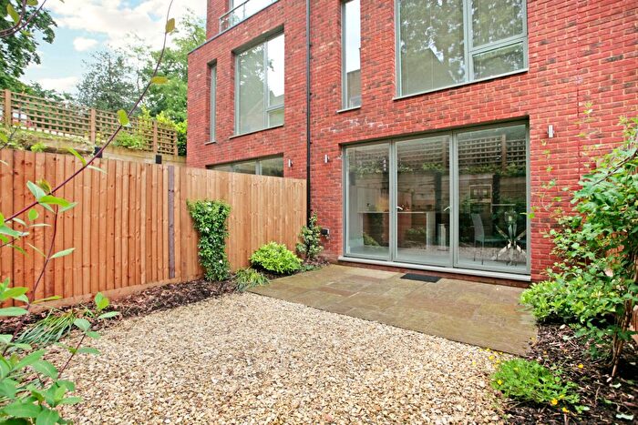 3 Bedroom Town House For Sale In High Street, Esher, KT10