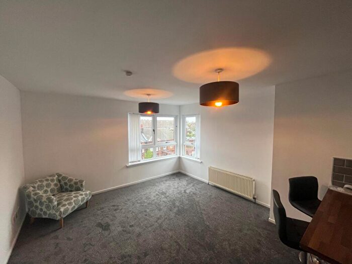 3 Bedroom Flat To Rent In Kings Park Road, Glasgow, G44