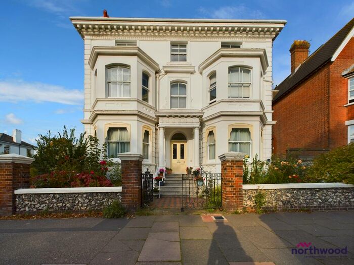 3 Bedroom Flat To Rent In Devonshire Place, , Eastbourne, BN21