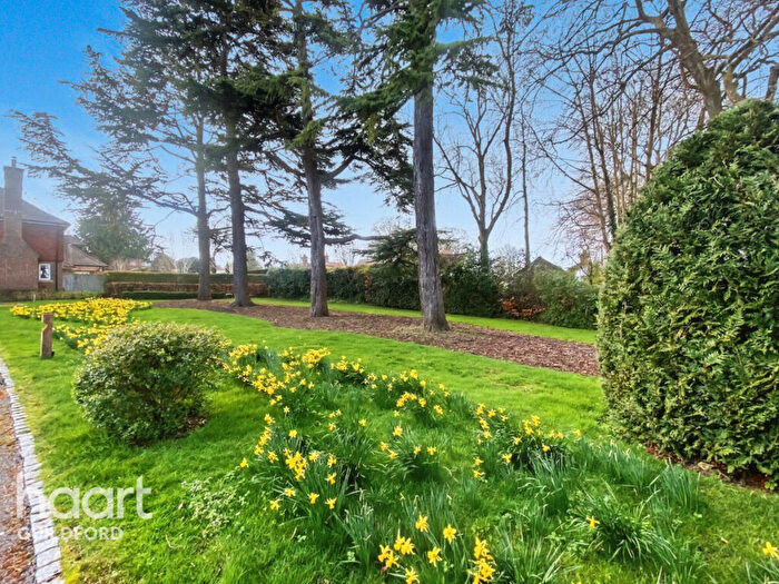 2 Bedroom Apartment For Sale In Downs Drive, Guildford, GU1
