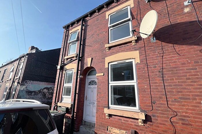 2 Bedroom End Of Terrace House For Sale In Kelsall Grove, Leeds, LS6