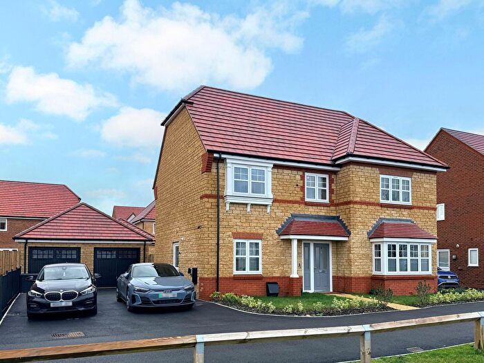 4 Bedroom Detached House For Sale In Yates Meadow, Faringdon, SN7