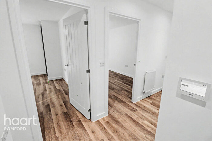 2 Bedroom Apartment To Rent In Orchid Avenue, Harold Hill, RM3