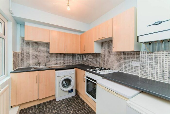 2 Bedroom Flat To Rent In Balmoral Terrace, Heaton, Newcastle Upon Tyne, NE6