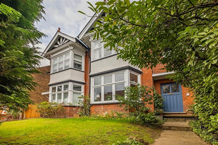 4 Bedroom Semi-Detached House For Sale In Portsmouth Road, Thames Ditton, KT7